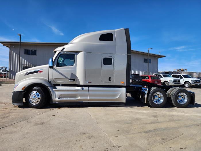 2023 Peterbilt 579-0