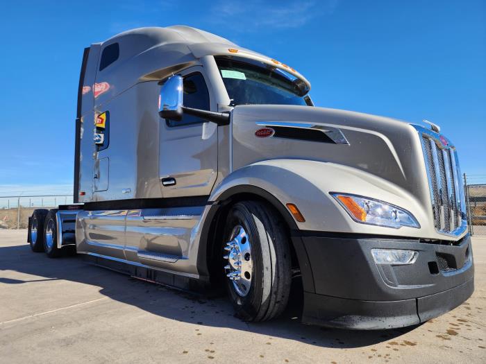 2023 Peterbilt 579-0