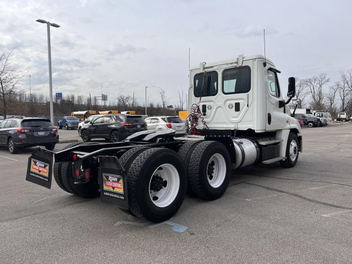 2016 Freightliner Cascadia-0