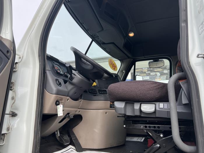 2016 Freightliner Cascadia-0