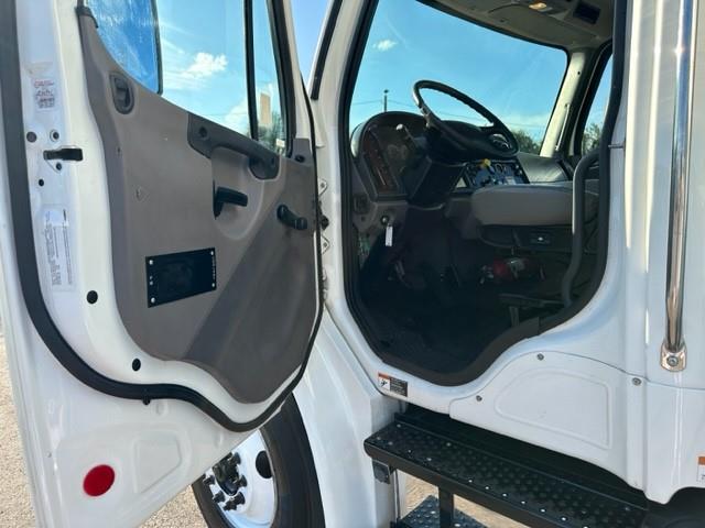 2017 Freightliner Business Class M2 106-0