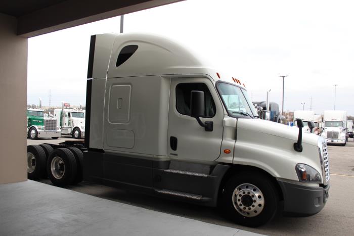 2018 Freightliner Cascadia-0