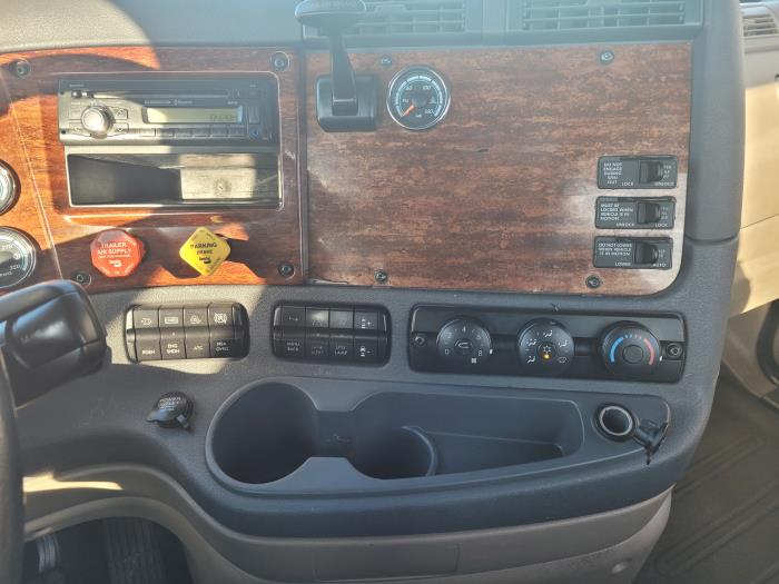 2017 Freightliner Cascadia-0