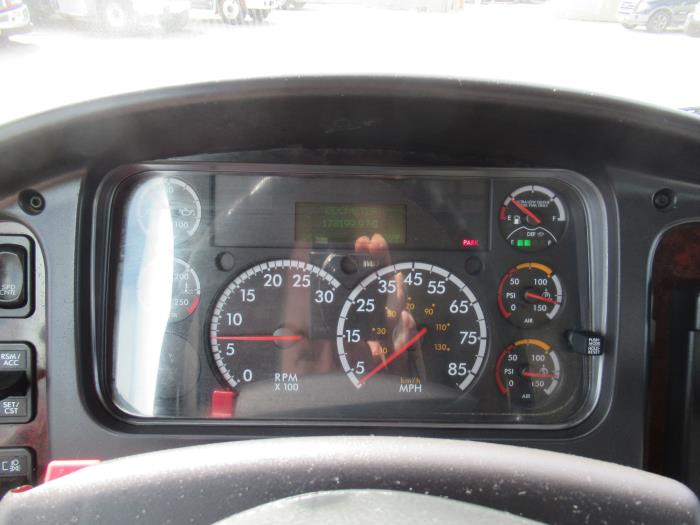 2017 Freightliner Business Class M2 106-0