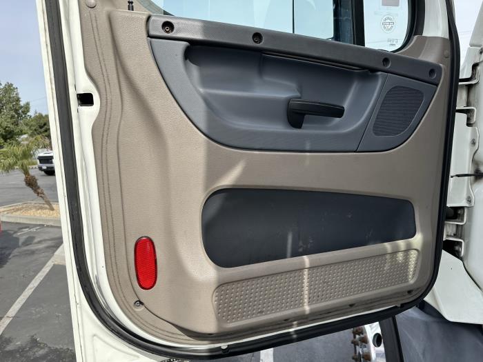 2017 Freightliner Cascadia-0