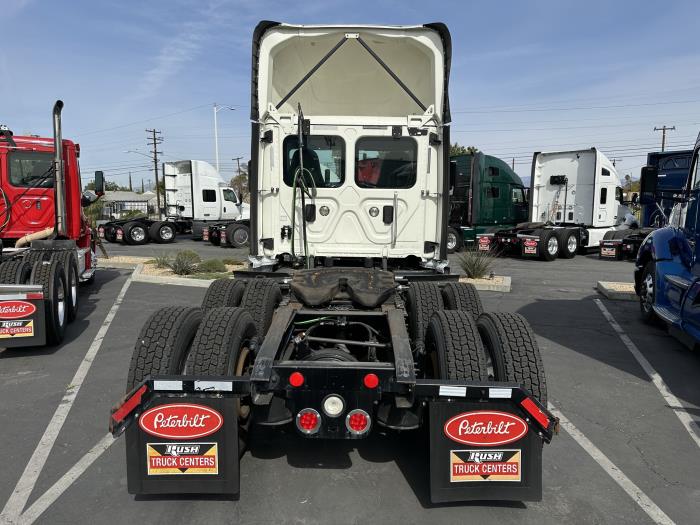 2017 Freightliner Cascadia-0