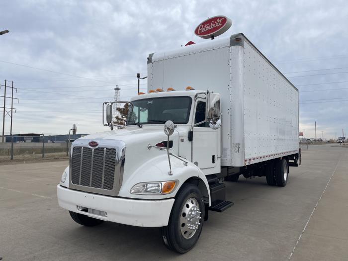 2017 Peterbilt 330-0
