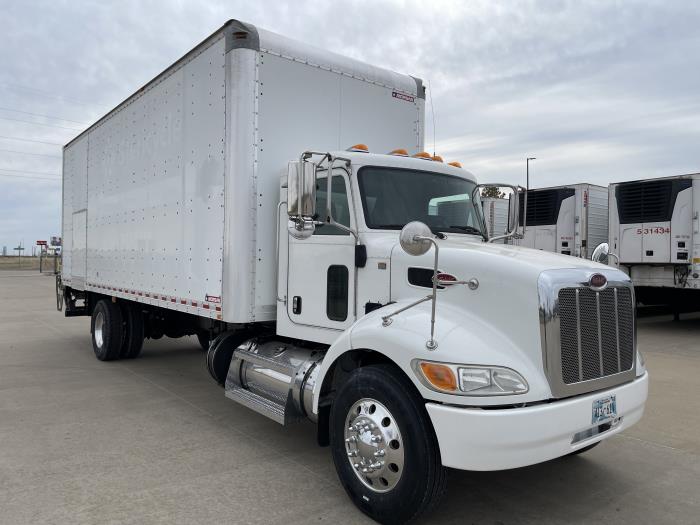 2017 Peterbilt 330-0