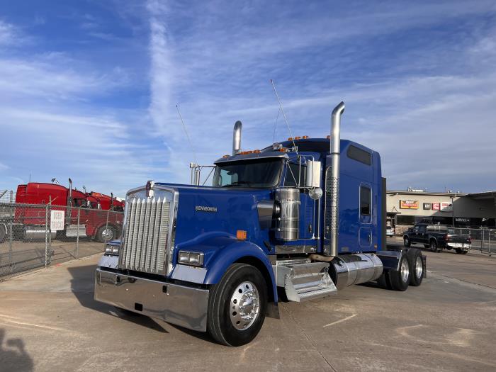 2022 Kenworth W900L-0