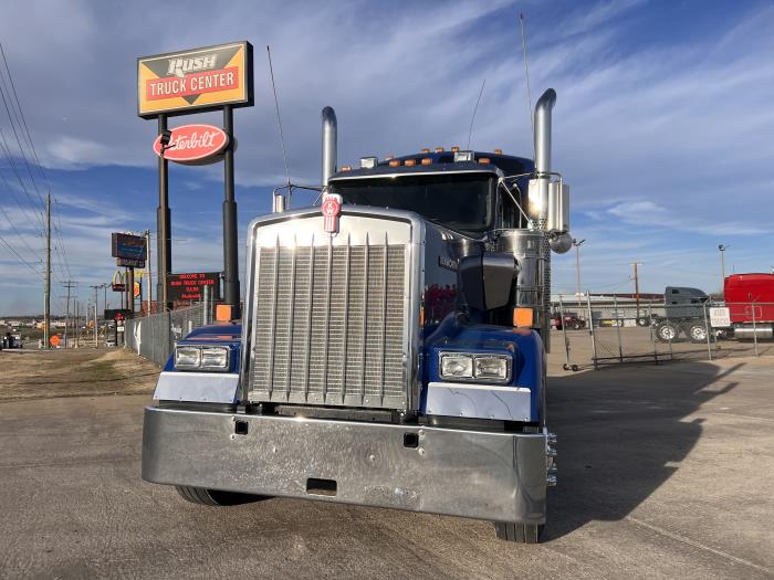 2022 Kenworth W900L-0