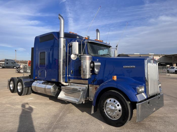 2022 Kenworth W900L-0