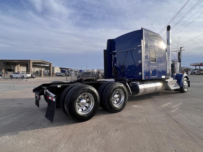 2022 Kenworth W900L-0