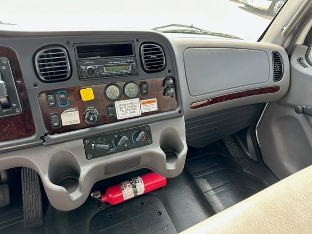 2017 Freightliner Business Class M2 106-0