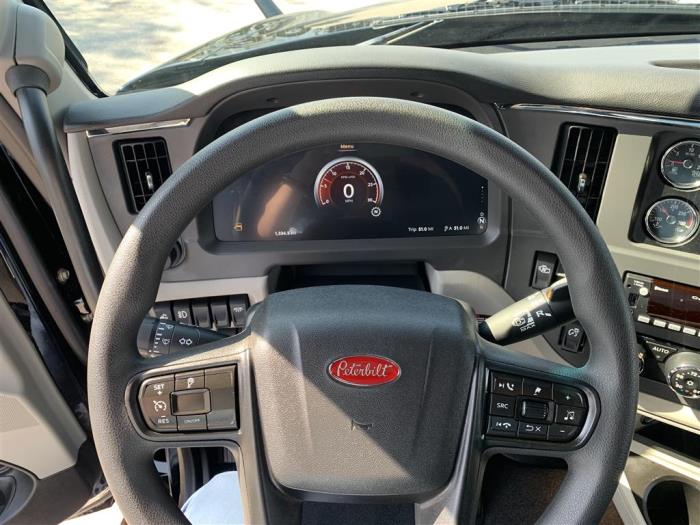 2023 Peterbilt 579-0