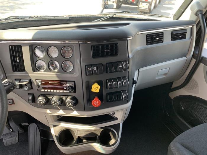 2023 Peterbilt 579-0