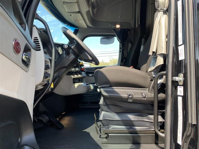 2023 Peterbilt 579-0