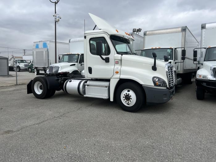 2015 Freightliner Cascadia-0