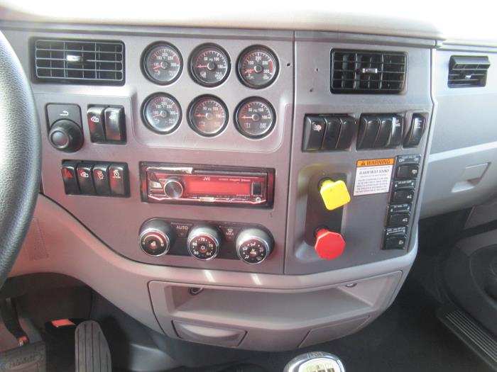 2015 Peterbilt 579-0