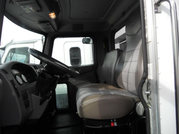 2017 Peterbilt 337-0