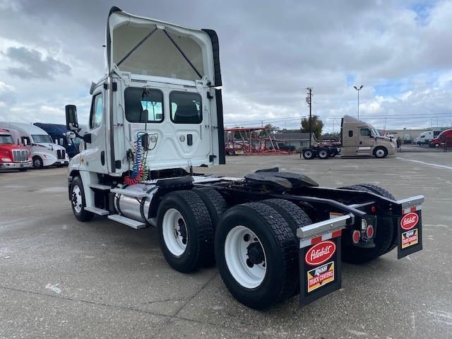 2017 Freightliner Cascadia-0