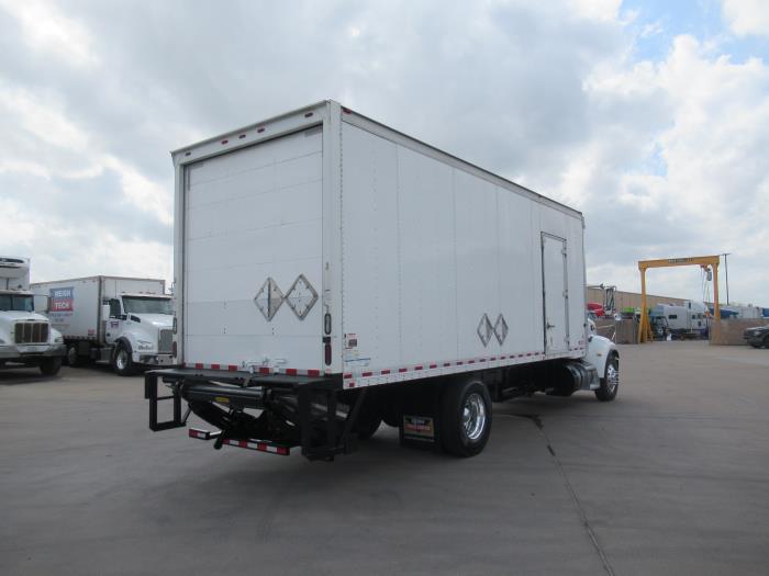 2017 Peterbilt 337-0