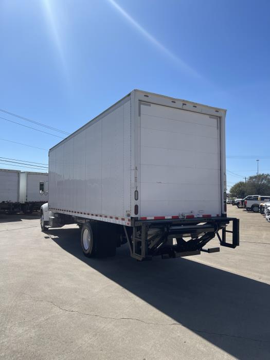 2016 Peterbilt 330-0