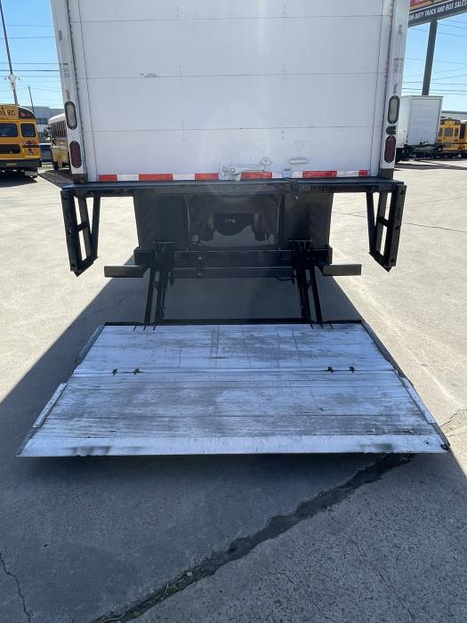 2016 Peterbilt 330-0