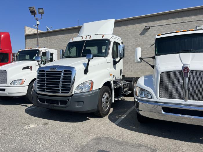 2016 Freightliner Cascadia-0