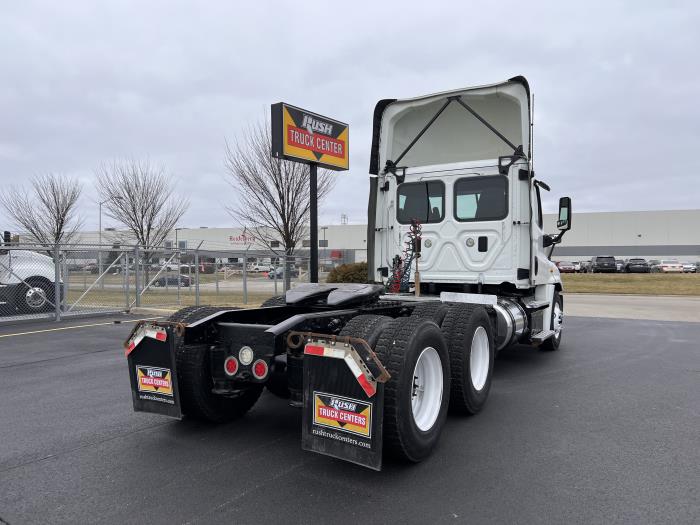 2016 Freightliner Cascadia-0