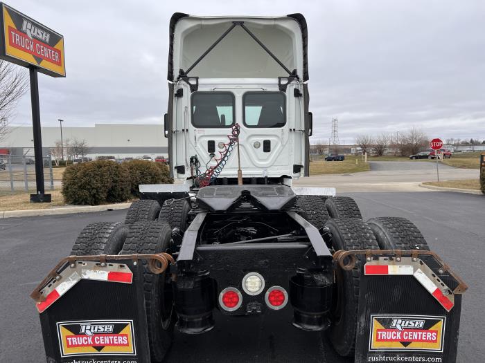 2016 Freightliner Cascadia-0