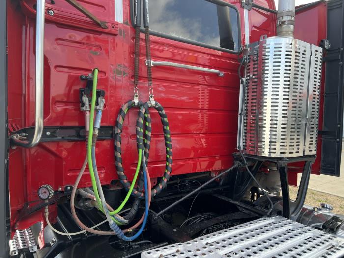 2015 Volvo VNL64T300-0