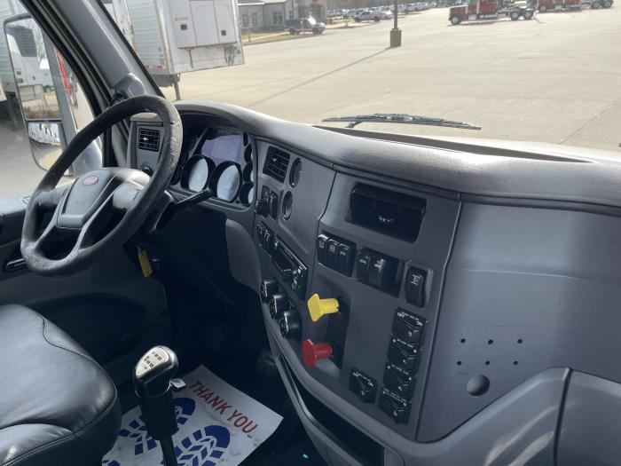 2017 Peterbilt 579-0