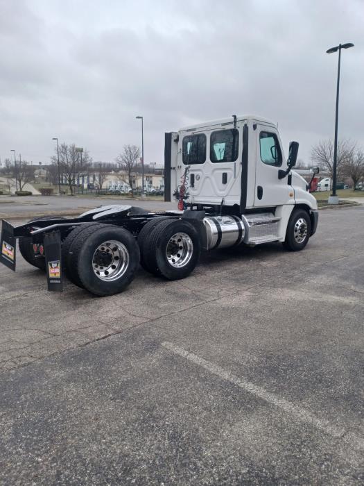2017 Freightliner Cascadia-0
