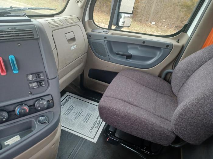 2017 Freightliner Cascadia-0