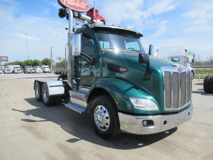2017 Peterbilt 579-0