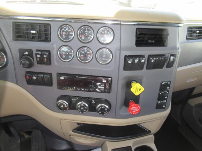 2017 Peterbilt 579-0