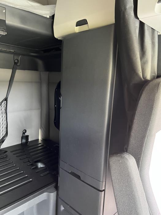2019 Freightliner Cascadia-0