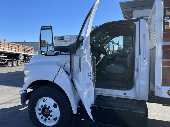 2024 Ford F-650-13