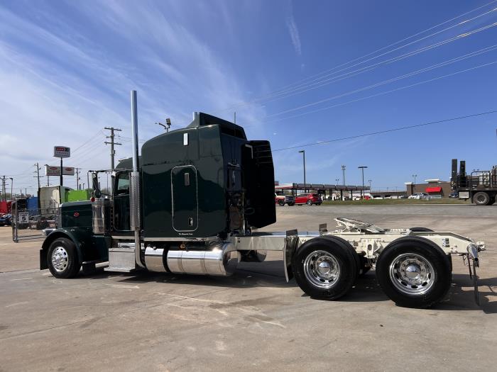 2023 Peterbilt 389-13