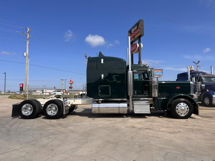 2023 Peterbilt 389-25