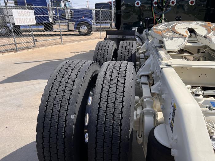 2023 Peterbilt 389-37