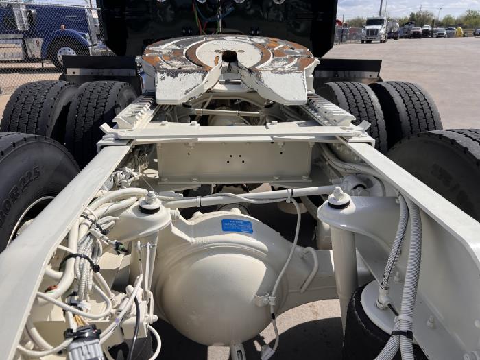 2023 Peterbilt 389-38