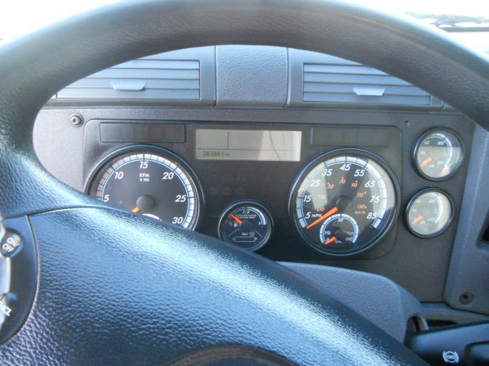 2015 Freightliner Cascadia-7