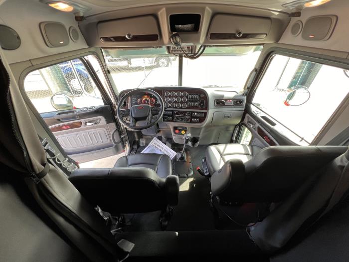 2023 Peterbilt 389-52