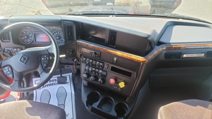 2022 International LT625-19