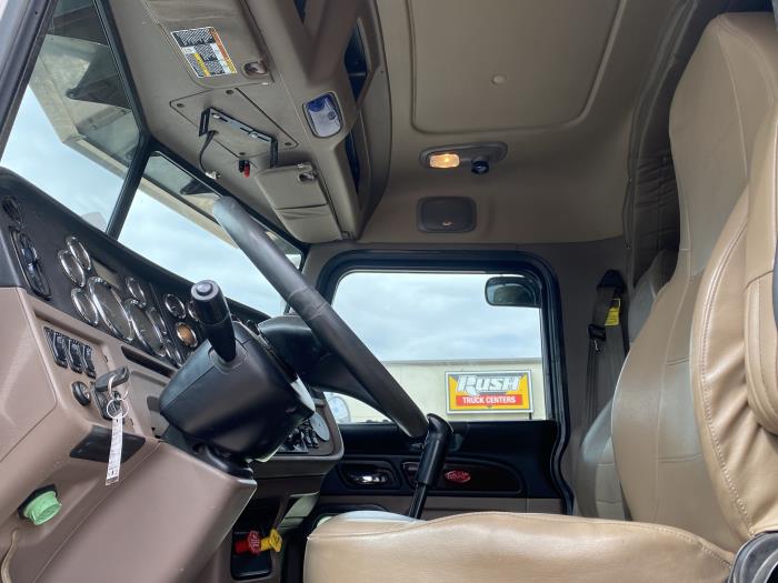 2019 Peterbilt 389-0