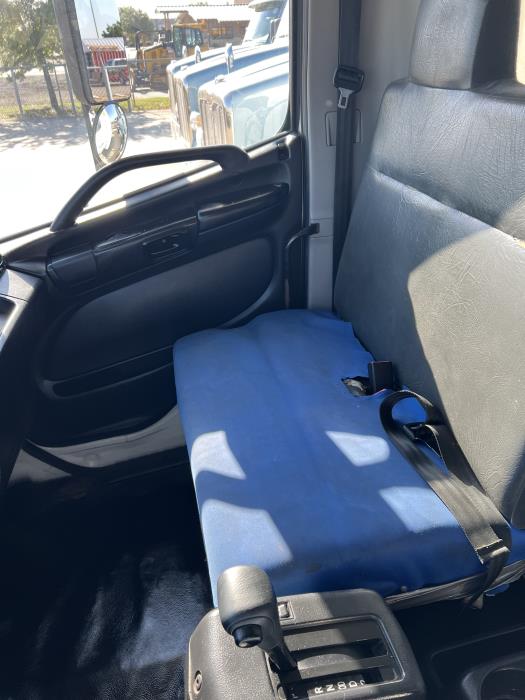 2013 Hino 268A-0