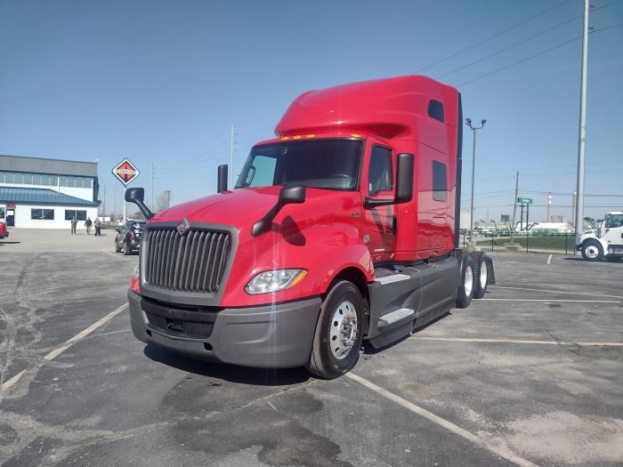 2022 International LT625-8