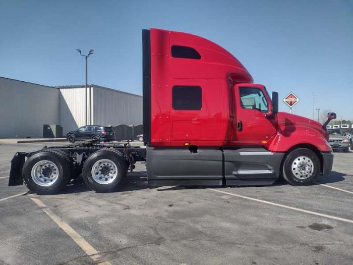 2022 International LT625-19
