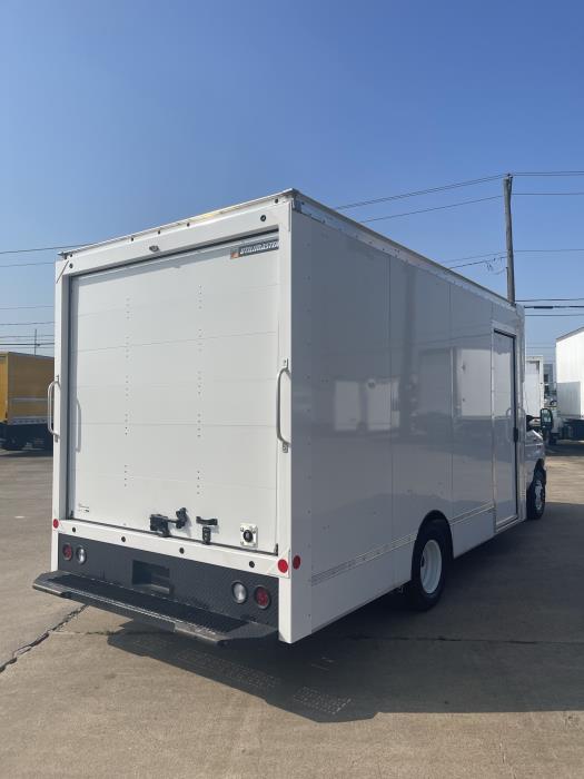 2022 Ford E-350-0